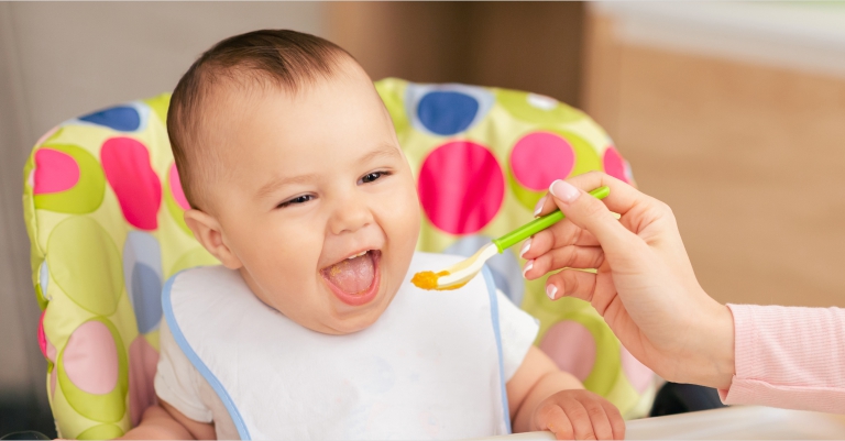 When to Introduce Solids to Infants: Age, Signs & First Foods Guide